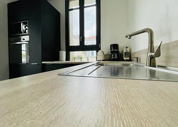 Jolie M'home, Le Puy Du Fou, 15 Pers, 7 Ch, 5 Sde, 5 Wc